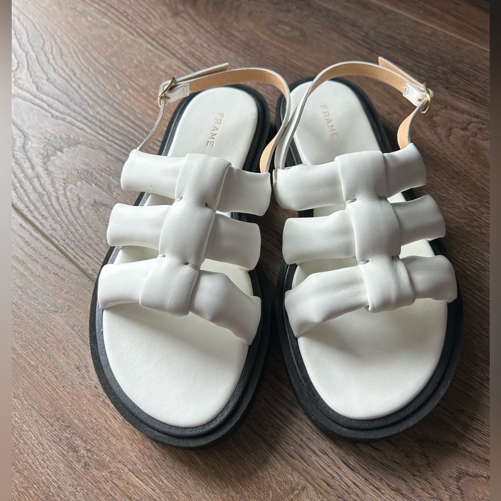 NWT Frame Puffy Strap Sandal